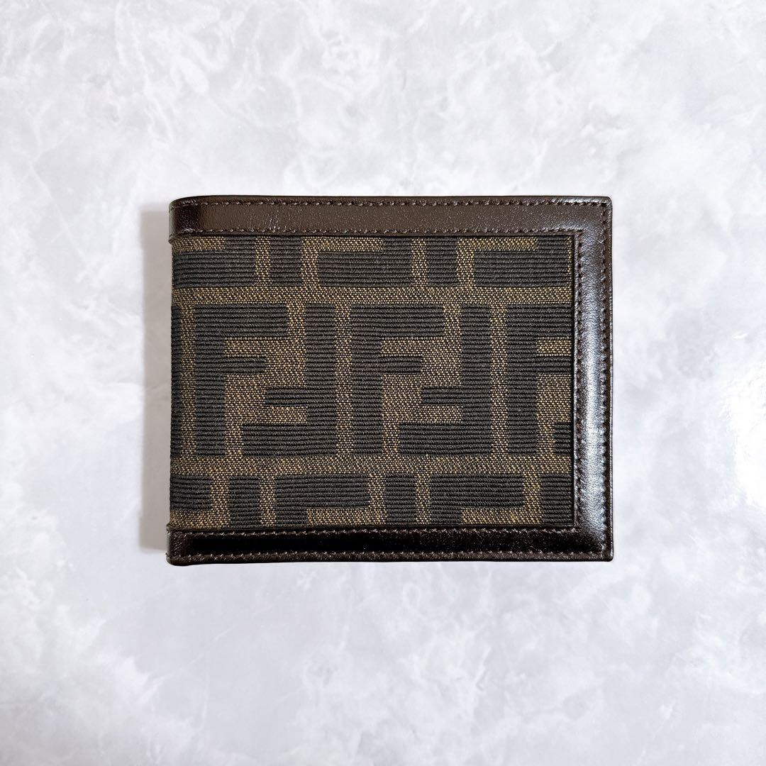FENDI フェンディ　ズッカ柄　二つ折り財布　コンパクトウォレット　ロゴ　スマート　未使用品_画像2