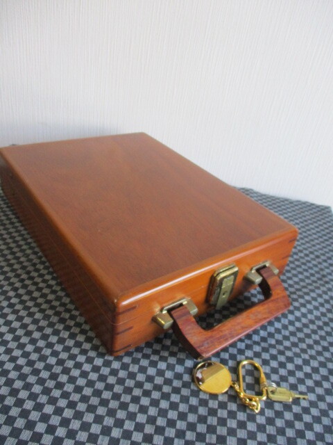 ■木製 縦型 鍵付き メンズ ハンドバッグ ウッド ビジネスバッグ アタッシュケース ブリーフケース 書類鞄 24x7xH34cm _画像4