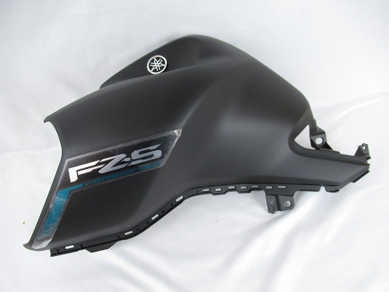 【B級品】YAMAHA 純正 FZS-Fi 左タンクカバー[マットブラック] #B4G-XF412-00-P2/B4G-XF412-10-P2【TANK SIDE COVER 1 MBL2】_画像1