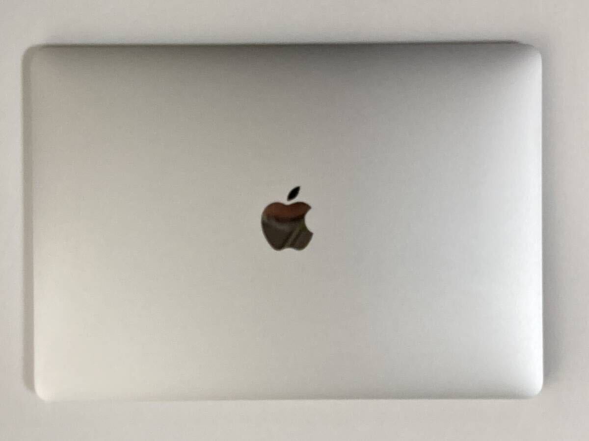 美品 MacBook Air 2020 M1 A2337 MGN63J/A 8GB/256GB シルバー_画像3
