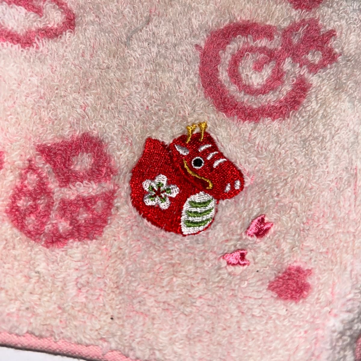 刺繍 干支 タオルハンカチ 辰 ピンク 25cm 