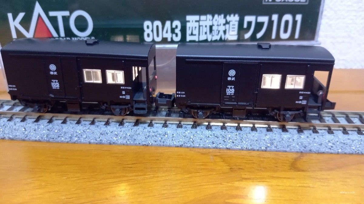  KATO 貨車　西武鉄道ワフ101 室内灯(電球色)　貨物室側テールライト追加加工模型 １セット2両入り