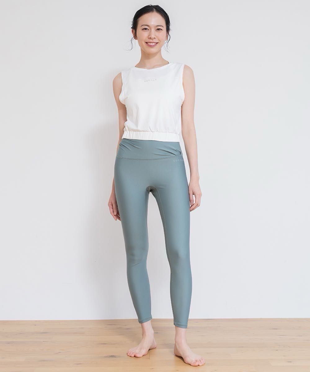 スカーラSUKALAパンチングショートタンクタンクトップ スカーラSUKALAパンチングショートタンクタンクトップ