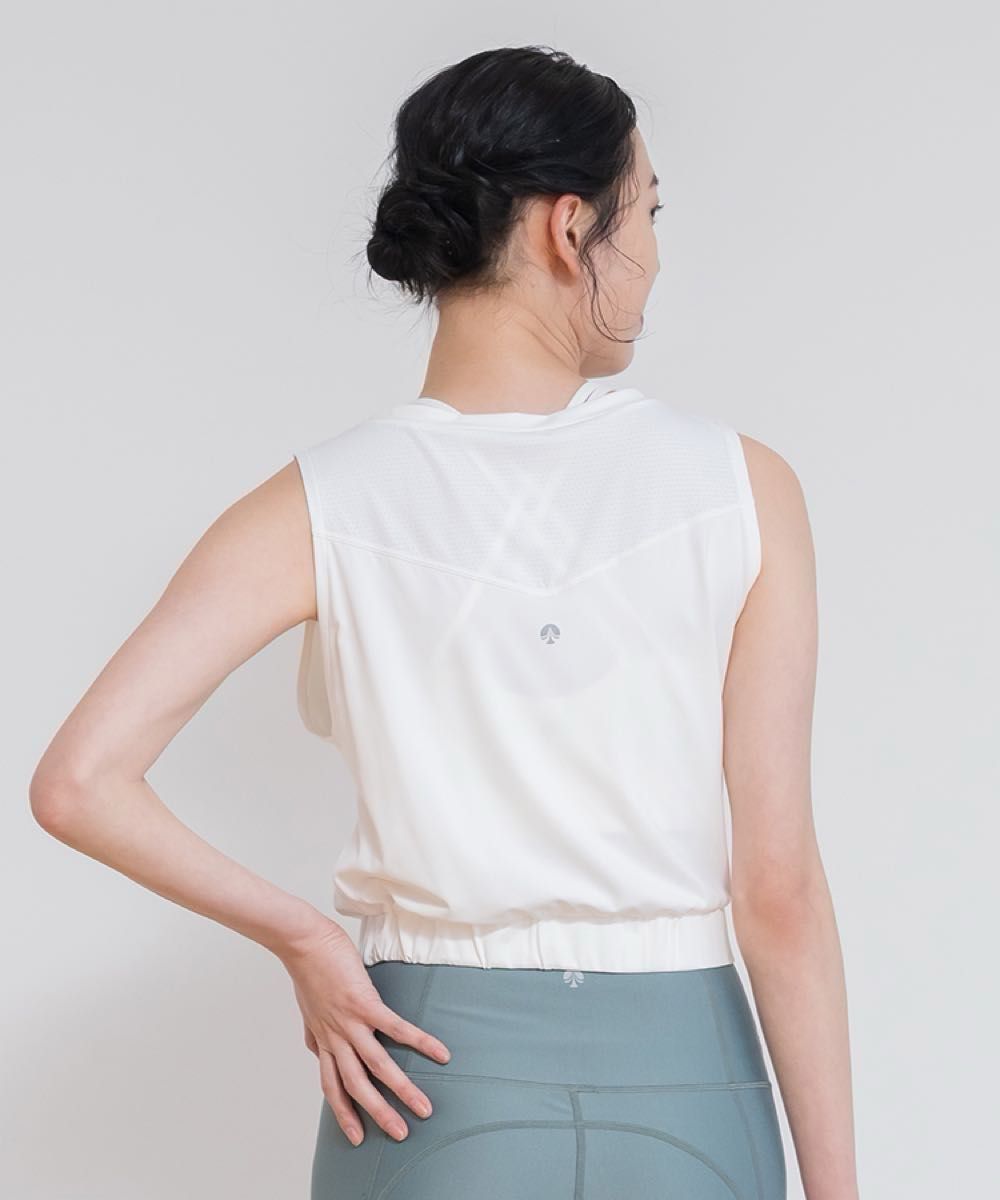 スカーラSUKALAパンチングショートタンクタンクトップ スカーラSUKALAパンチングショートタンクタンクトップ