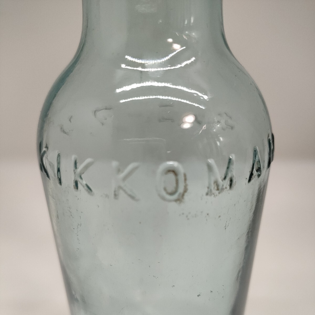 キッコーマン 空ビン 360ml ガラス瓶 昭和レトロ アンティーク 展示用に ガラス瓶 洗浄清掃済 空き瓶 空瓶 水色_画像2