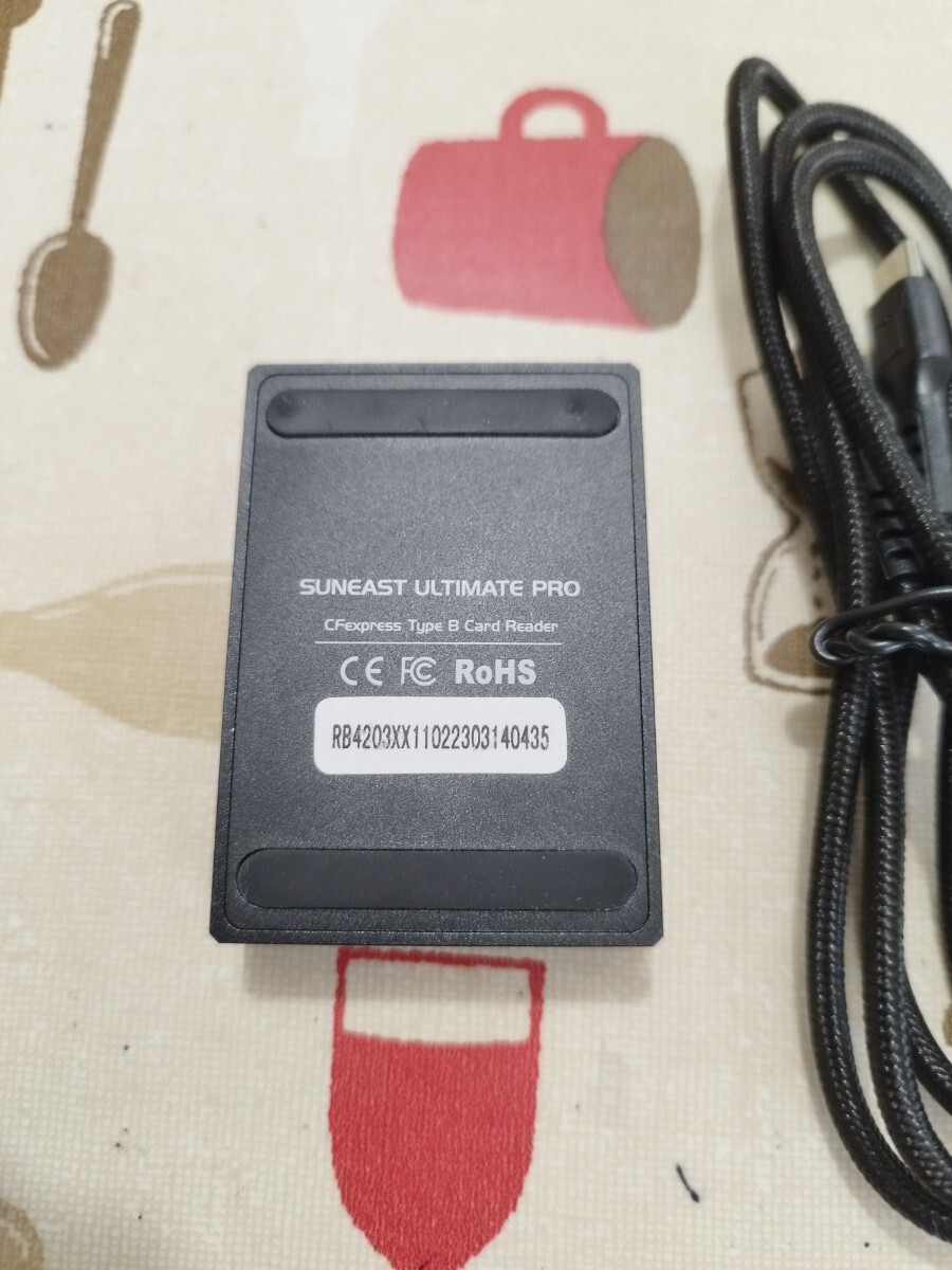 SUNEAST SE-RWCFX10GC32G2 ULTIMATE PRO CFexpress Card Reader　USB3.2 Gen2　最大転送速度1250MB/s（10Gbps）対応OSハーネス付き_画像2