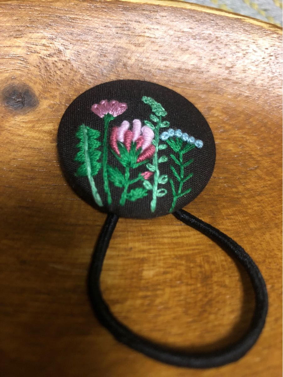 ハンドメイド くるみボタン 刺繍ヘアゴム お花