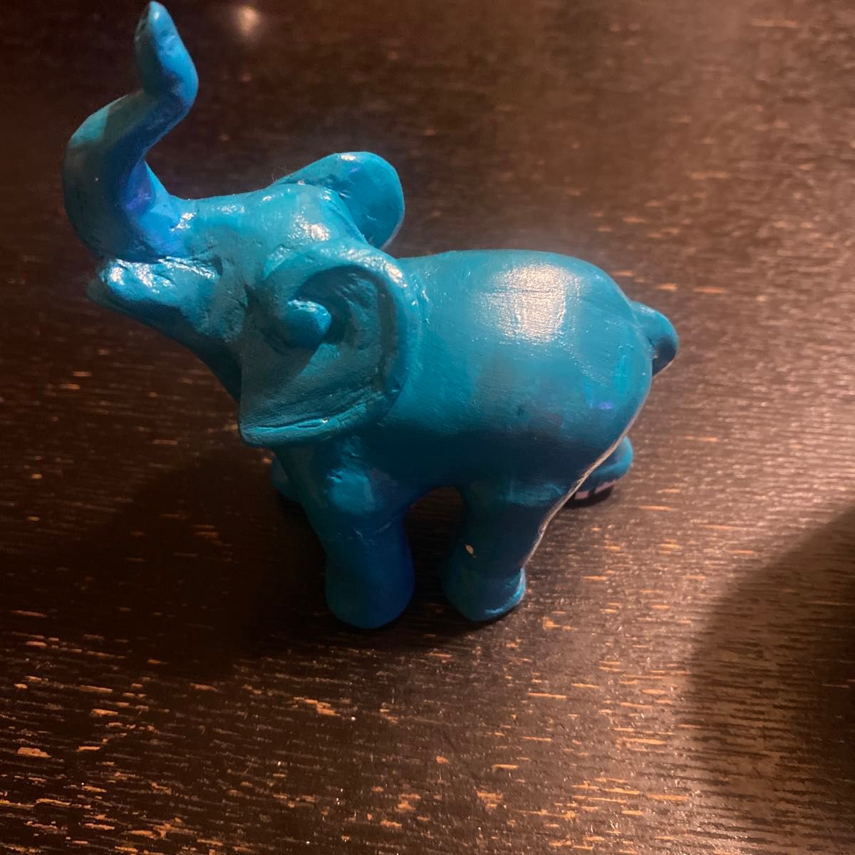 青い象の像