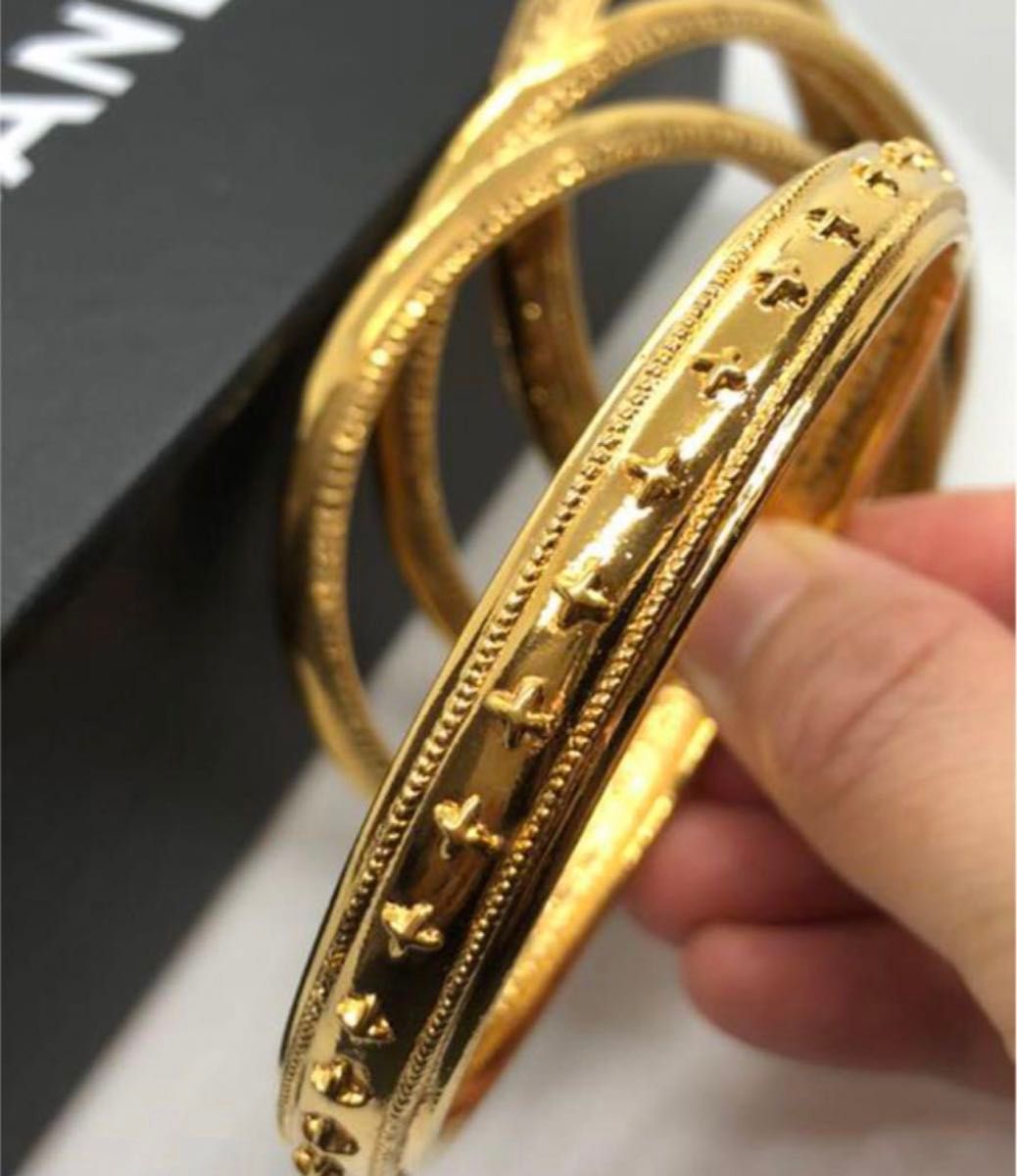 美品 CHANELシャネルバングル 4連 豪華 ゴールド|Yahoo!フリマ 美品 CHANELシャネルバングル 4連 豪華 ゴールド|Yahoo!フリマ