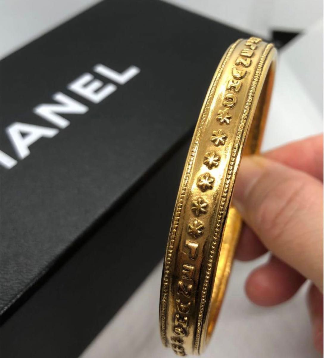 美品 CHANELシャネルバングル 4連 豪華 ゴールド|Yahoo!フリマ 美品 CHANELシャネルバングル 4連 豪華 ゴールド|Yahoo!フリマ