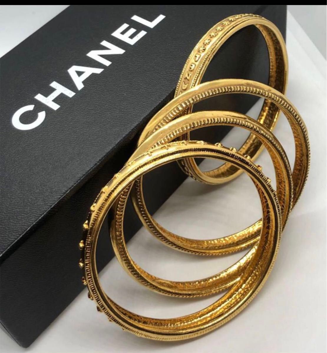 美品 CHANELシャネルバングル 4連 豪華 ゴールド|Yahoo!フリマ 美品 CHANELシャネルバングル 4連 豪華 ゴールド|Yahoo!フリマ