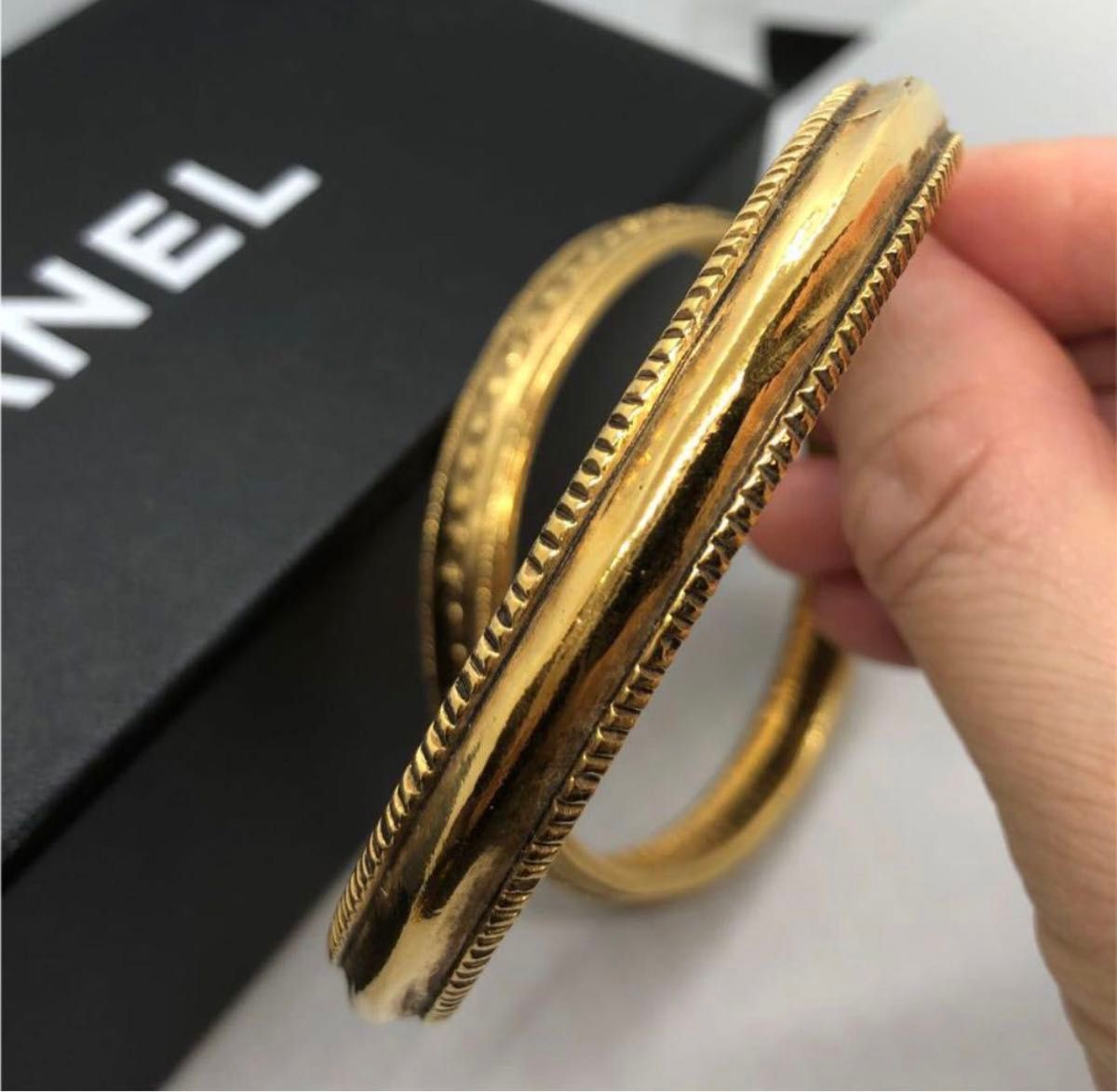 美品 CHANELシャネルバングル 4連 豪華 ゴールド|Yahoo!フリマ 美品 CHANELシャネルバングル 4連 豪華 ゴールド|Yahoo!フリマ