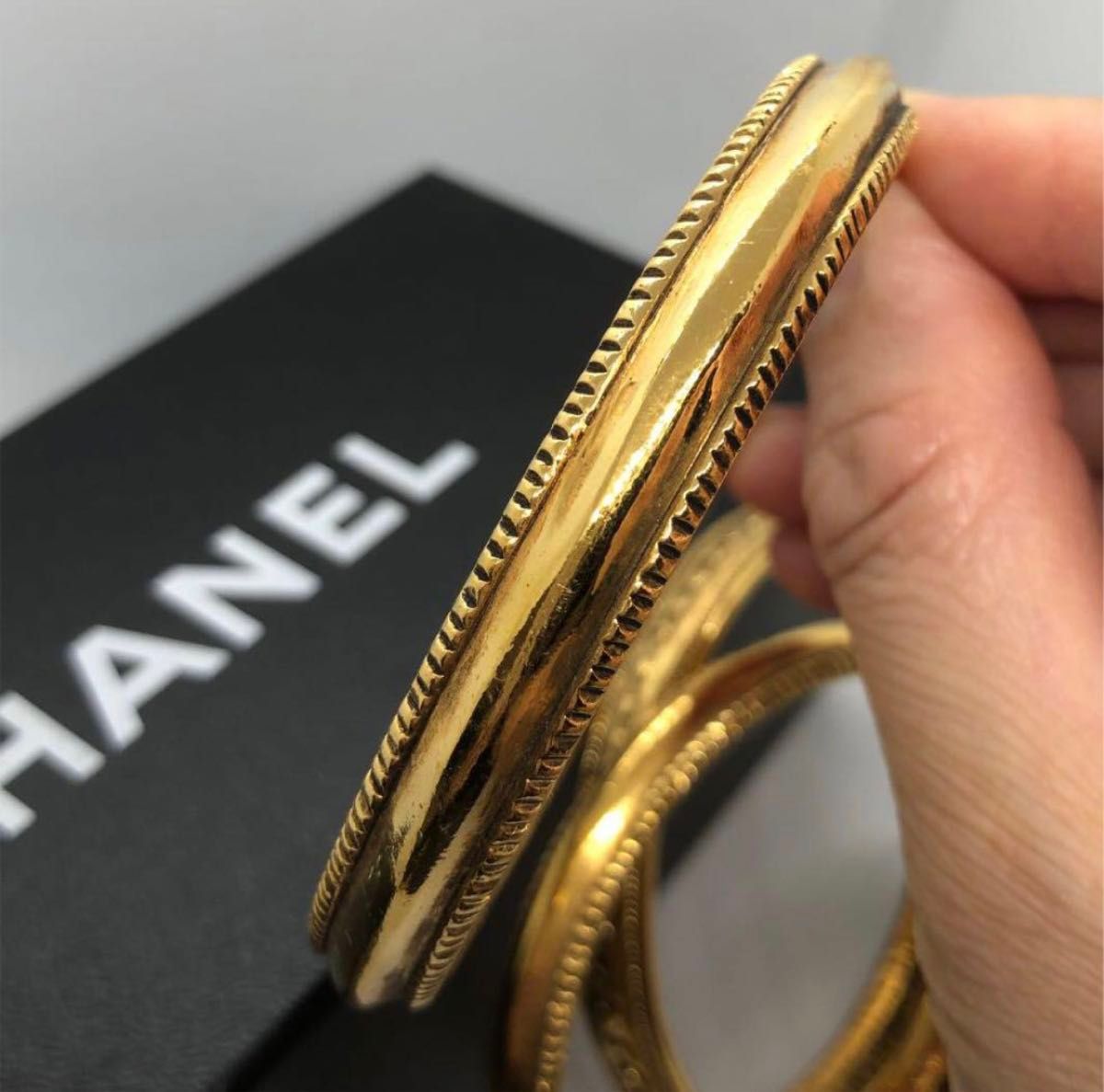 美品 CHANELシャネルバングル 4連 豪華 ゴールド|Yahoo!フリマ 美品 CHANELシャネルバングル 4連 豪華 ゴールド|Yahoo!フリマ
