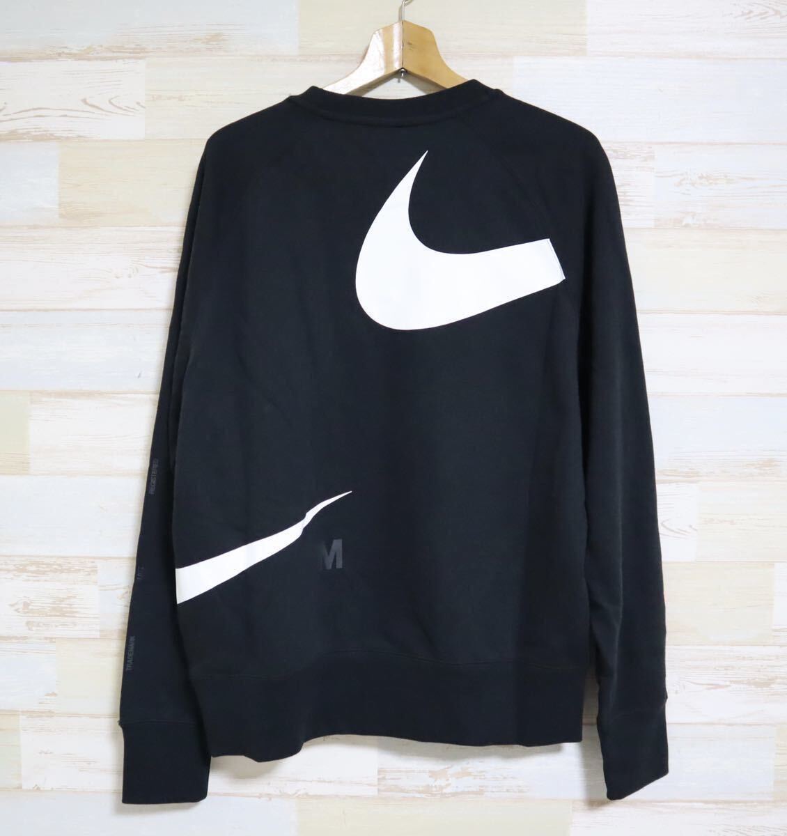 新品 定価9130円 2XLサイズ ナイキ　NIKE NSW SWOOSH スウェット　ビッグスウッシュ　スエット　トレーナー ブラック　黒_画像2