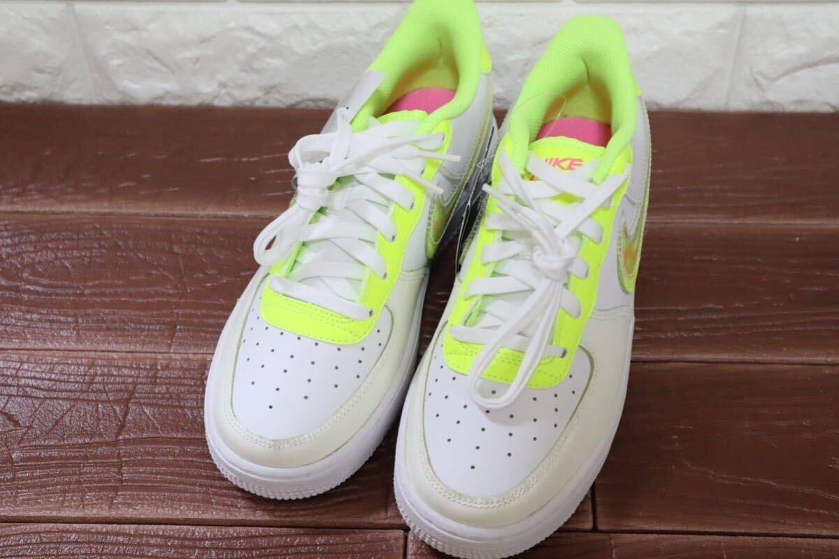 新品 23.5㎝ ナイキ NIKE Air Force 1 LV8 GS エアフォース１ ホワイト ボルト 蛍光 キッズ　ガールズ　レディース可 DV1680-100