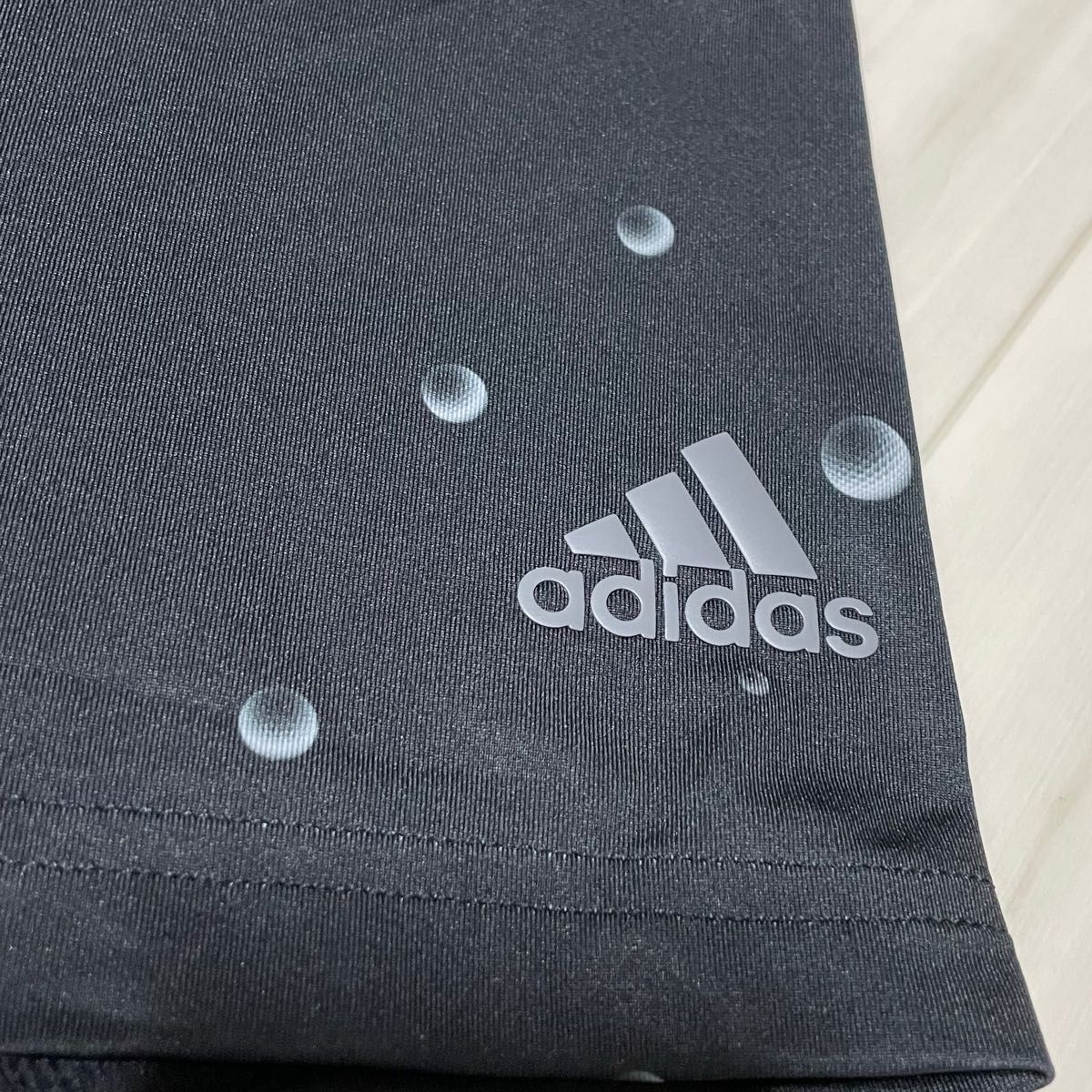 adidasアディダス 半袖ポロシャツ ネイビー系 ゴルフボール柄、サイズXL、新品未使用品です。吸汗速乾性、ストレッチ素材。 