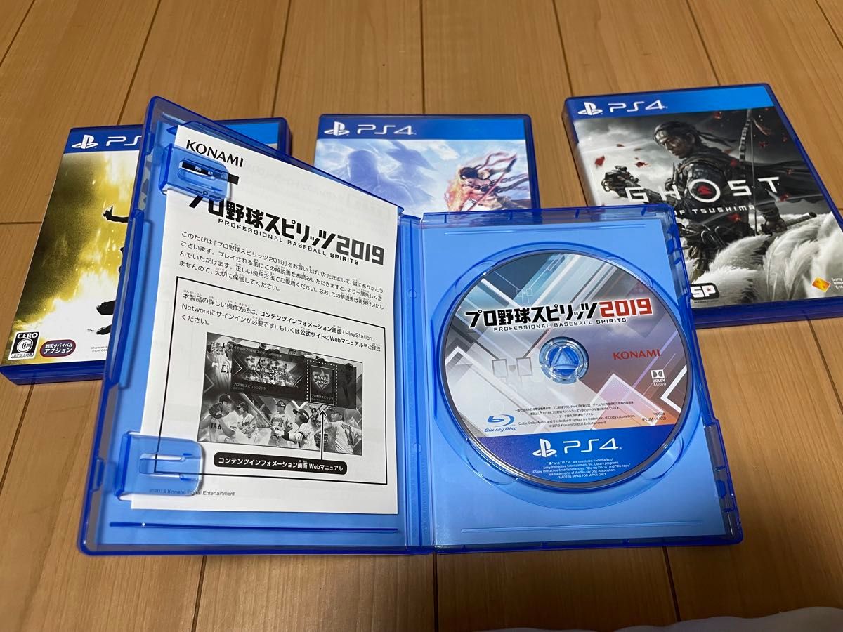 PS4PlayStation4本体箱無しとコントローラーHDMIコードと4作品。最近迄使用していました。動作は大丈夫です。