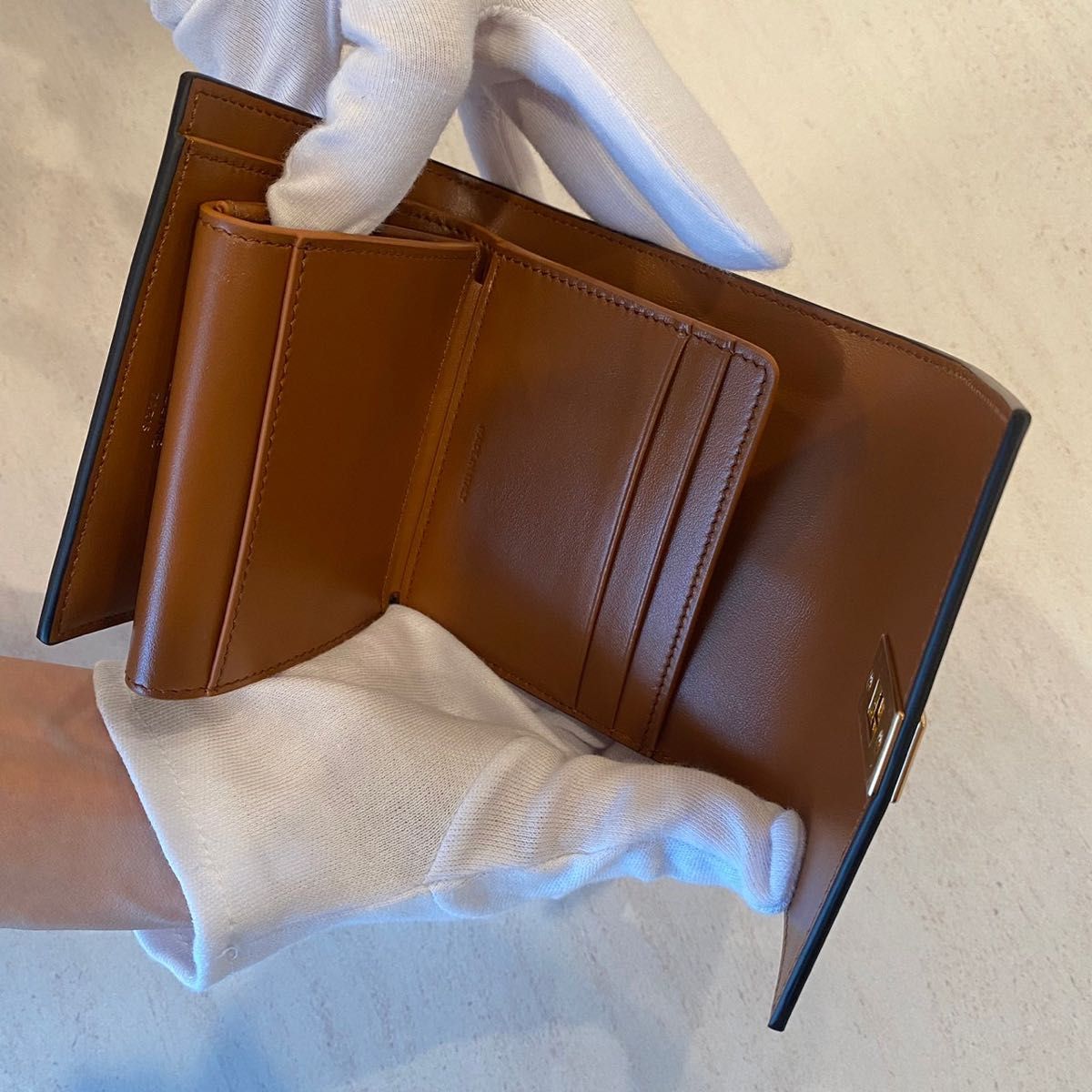 新品未使用 定価以下【新品未使用】CELINE セリーヌ 折りたたみ 新品未使用 定価以下【新品未使用】CELINE セリーヌ 折りたたみ