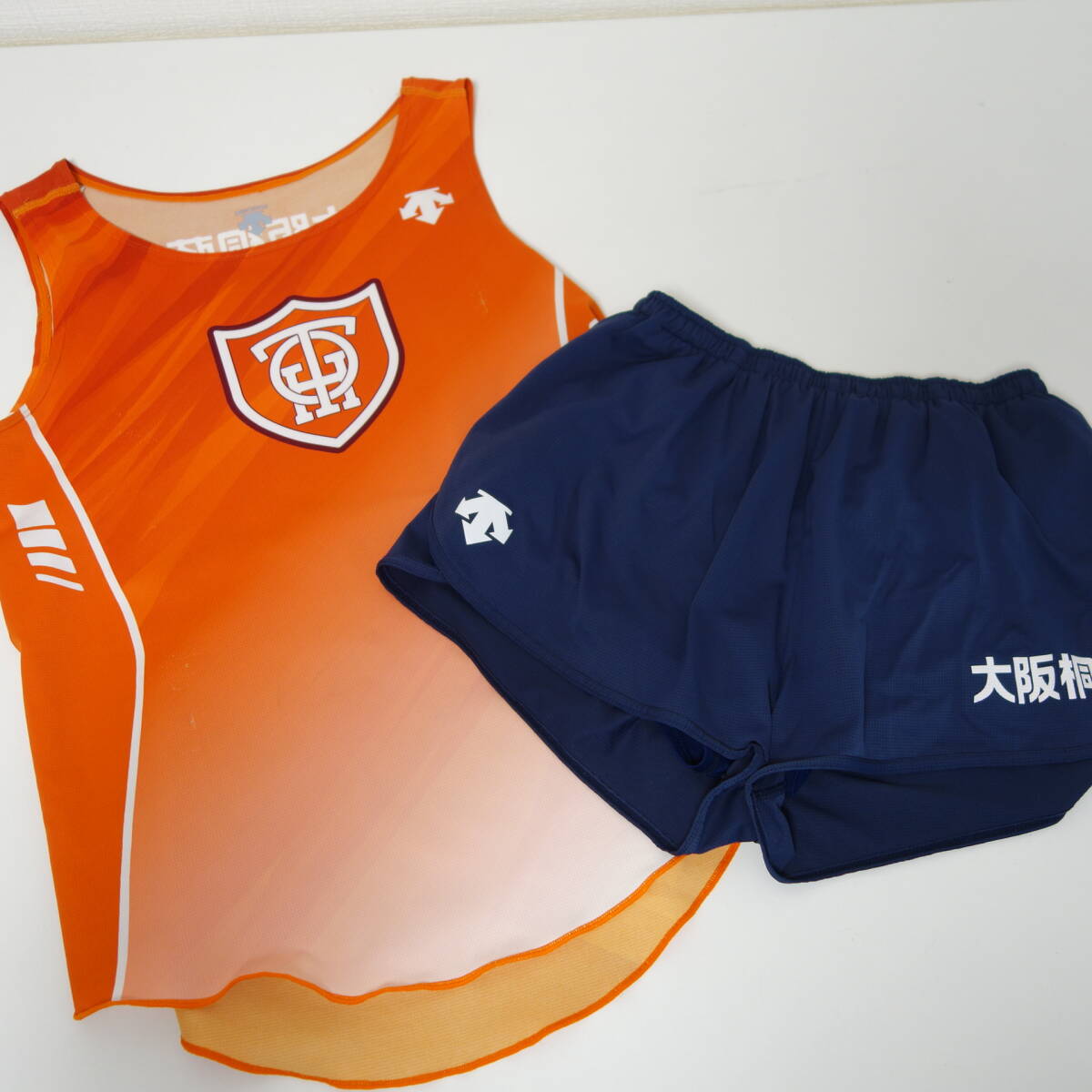 219□(大阪桐蔭高校)女子陸上部 ユニフォーム上下・ニデサント 219□(大阪桐蔭高校)女子陸上部 ユニフォーム上下・ニデサント