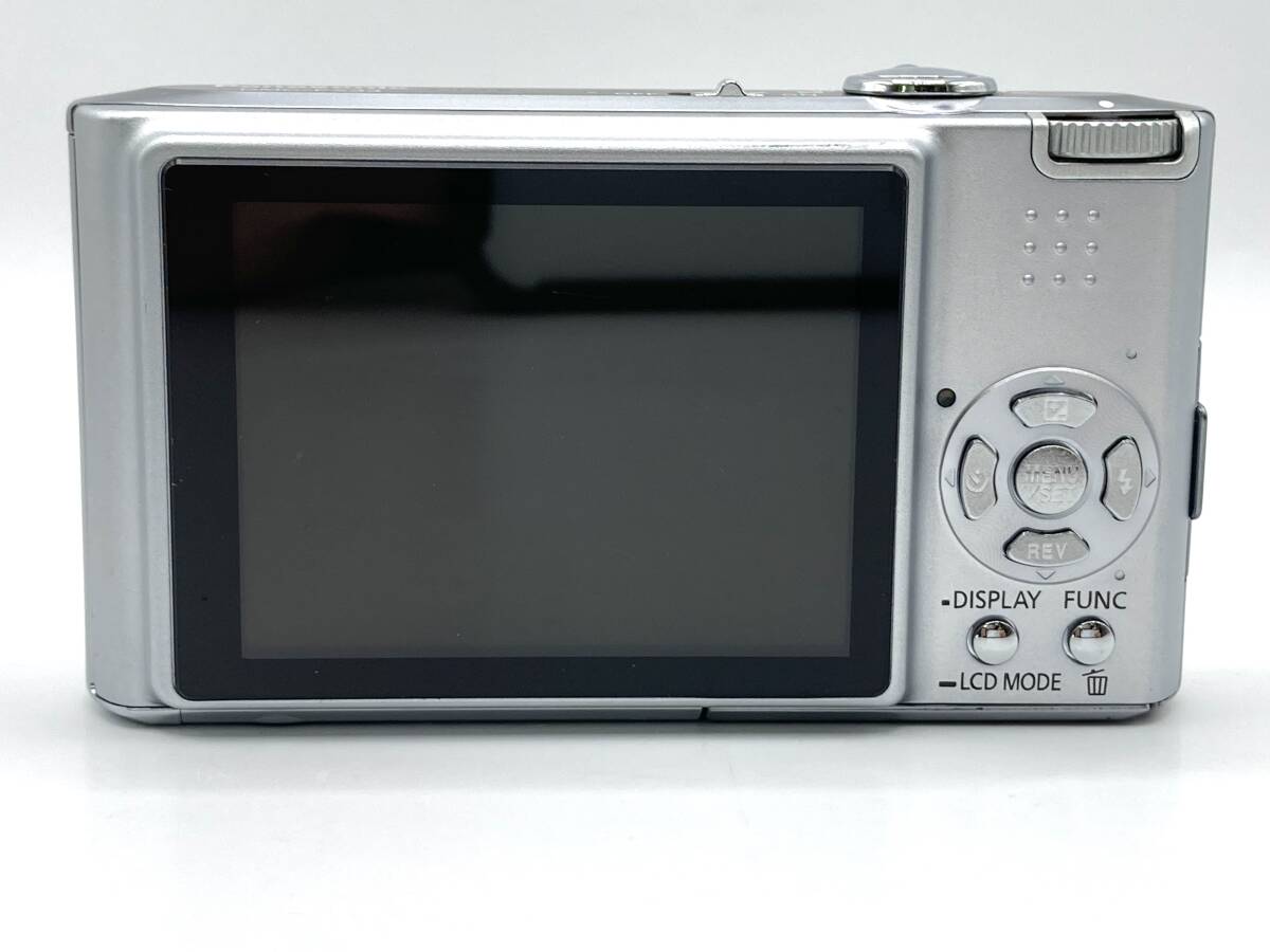 【7793】Panasonic LUMIX DMC-FX33 シルバー 本体のみ パナソニック ルミックス デジタルカメラ デジカメ 動作未確認 ジャンクの画像4