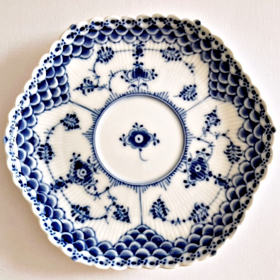 #e4 即決 美品 径約14cm ロイヤルコペンハーゲン ソーサー ブルーフルーテッド フルレース 1級品 デンマーク産 1/1036