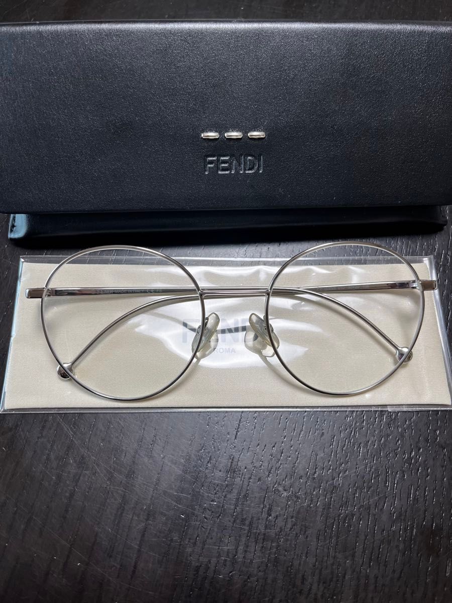 新品未使用 FENDI フェンディ 伊達メガネ シルバー メガネ 新品未使用 FENDI フェンディ 伊達メガネ シルバー メガネ