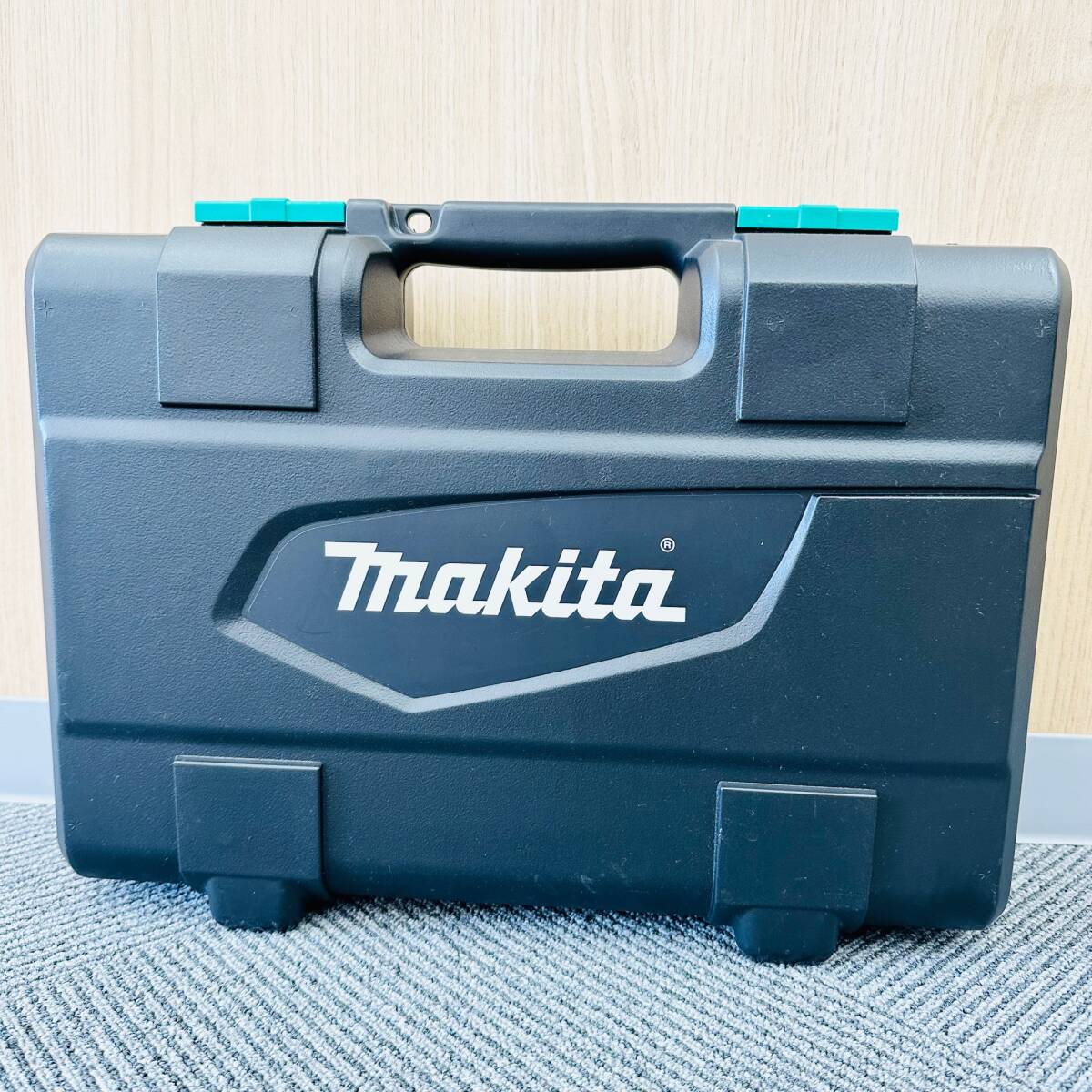 makita マキタ MTD002D 充電式インパクトドライバ バッテリー2個付き 通電〇 動作確認〇 箱付き DIY電動工具 便利 1円出品 便利 3858の画像10