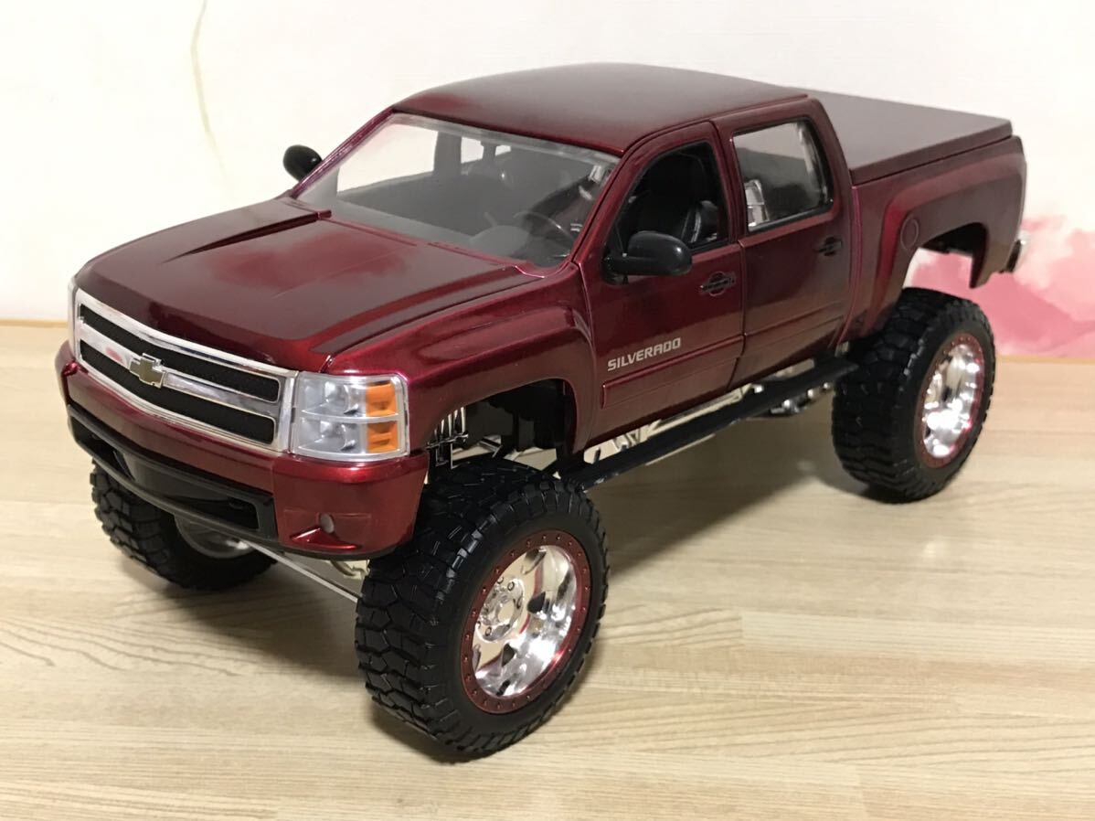 送料無料　1/20 ホットウィール シェビー シルバラード トラック ミニカー HOTWHEELS CHEVY SILVERADO TRUCK