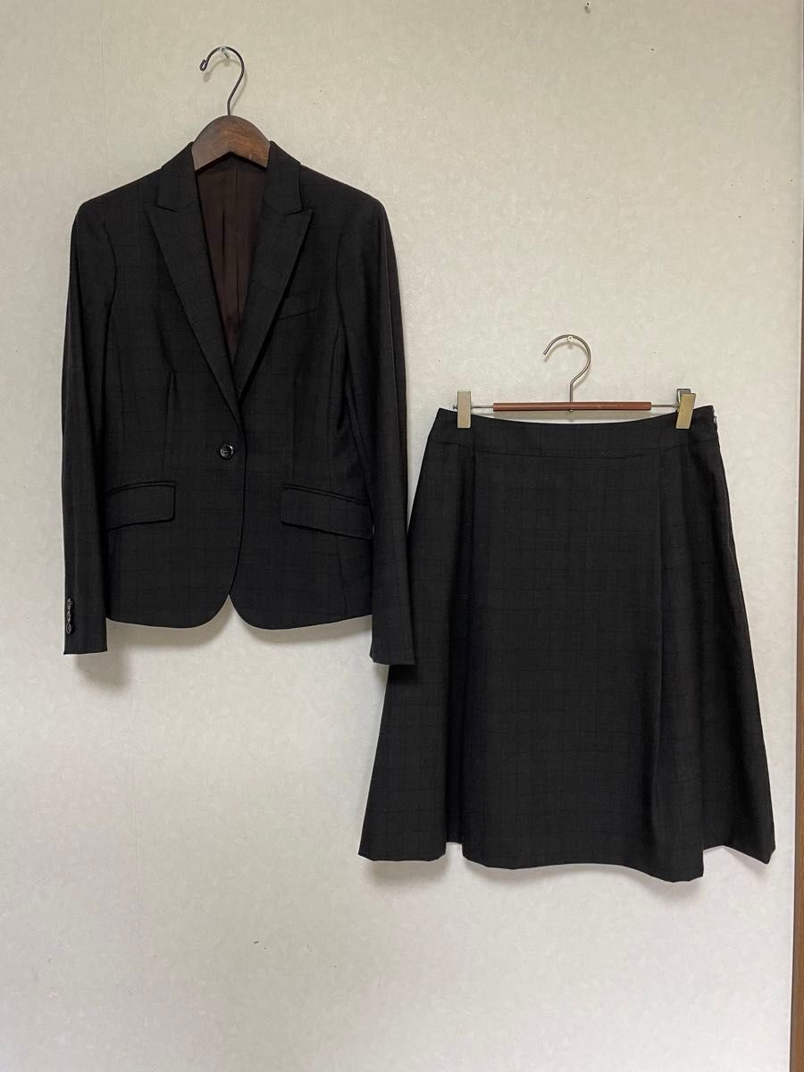 【新品同様 未使用に近い美品 クリーニング済み】ニューヨーカー New Yorker スカートスーツ面接ビジネス 黒ブラウン系 9