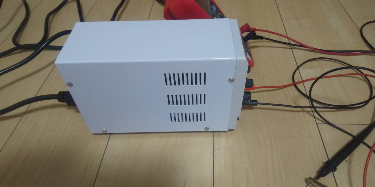 2 中古 送料無料小型直流安定化電源 0-30V 0-5A 可変デジタル表示 スイッチング電源 AC/DC コンバーター 電圧/電流出力調整可能の画像5