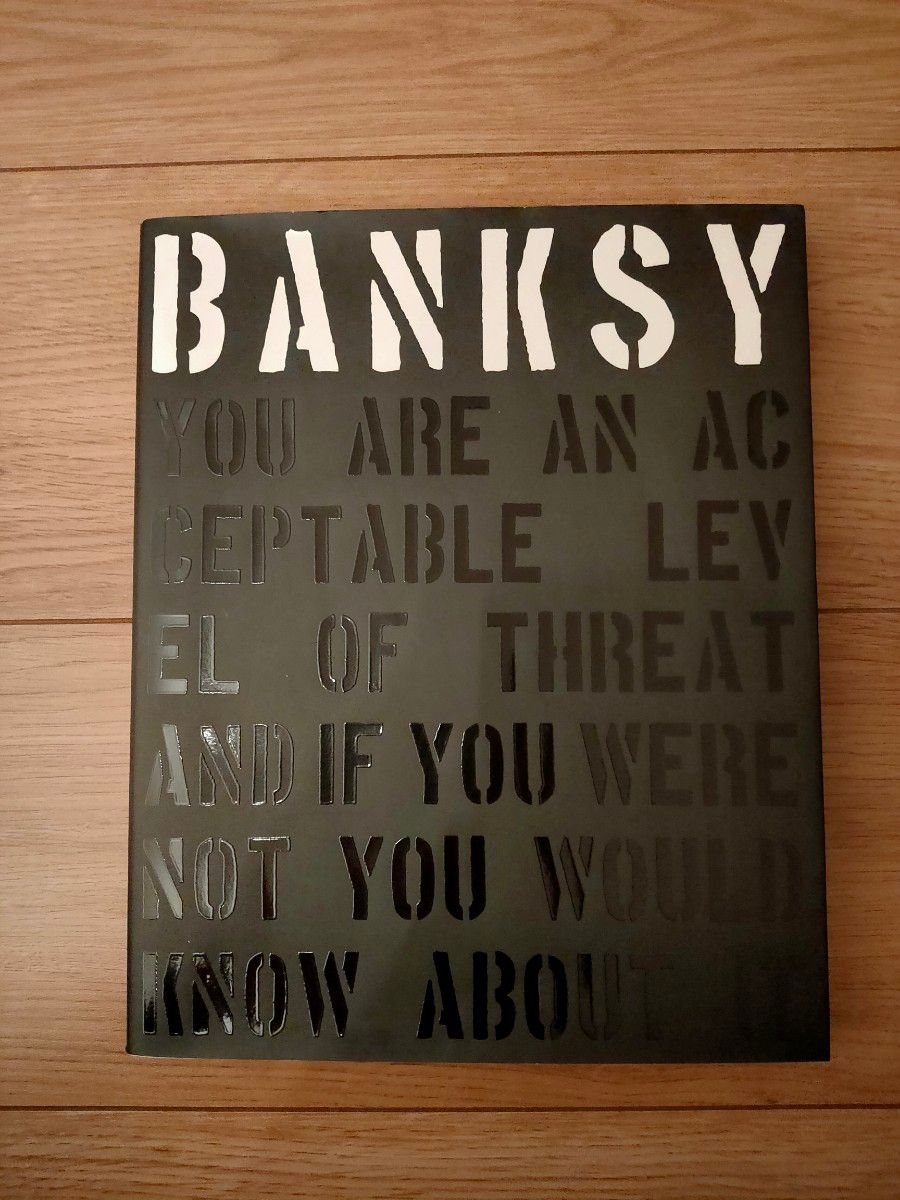 「BANKSY YOU ARE AN ACCEPTABLE LEVEL OF THREAT」バンクシー 本