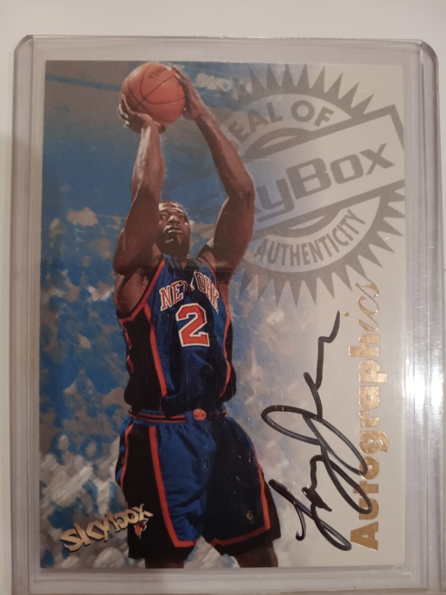 1997 NBA SKYBOX Autographics Larry Johnson Auto Autograph スカイボックス ラリージョンソン 直筆サインカード NBAカード_画像1