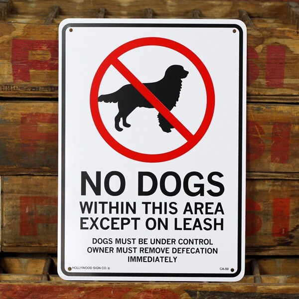 プラスチックメッセージサイン「このエリア内犬禁止 （リーシュで繋がれた犬は除く ）」 CA-59 インテリア エクステリア 注意看_画像1