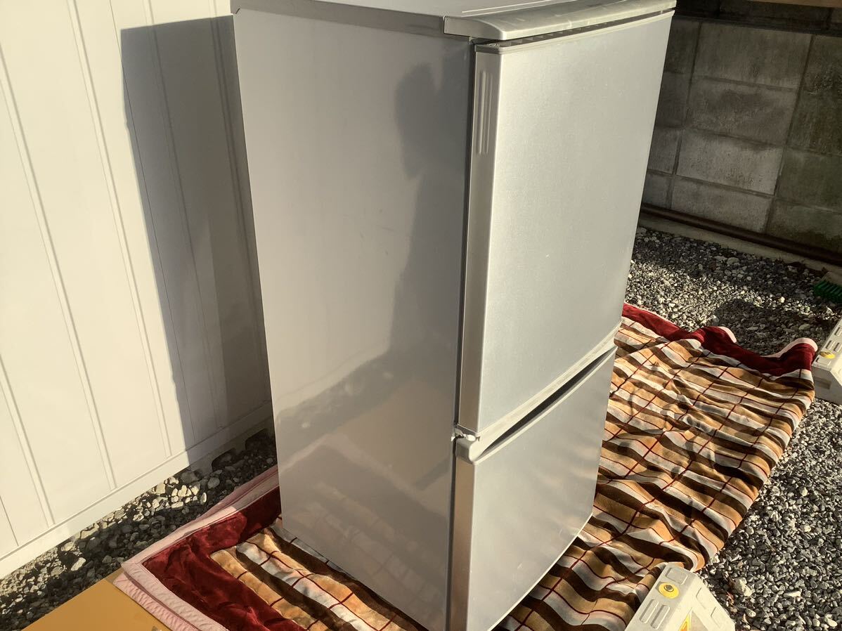 直接引取専用★SHARP★ シャープ ノンフロン2ドア冷凍冷蔵庫 容量137L 冷凍室46L 冷蔵庫91L SJ-14E8-S 2012年製 シルバー の画像2