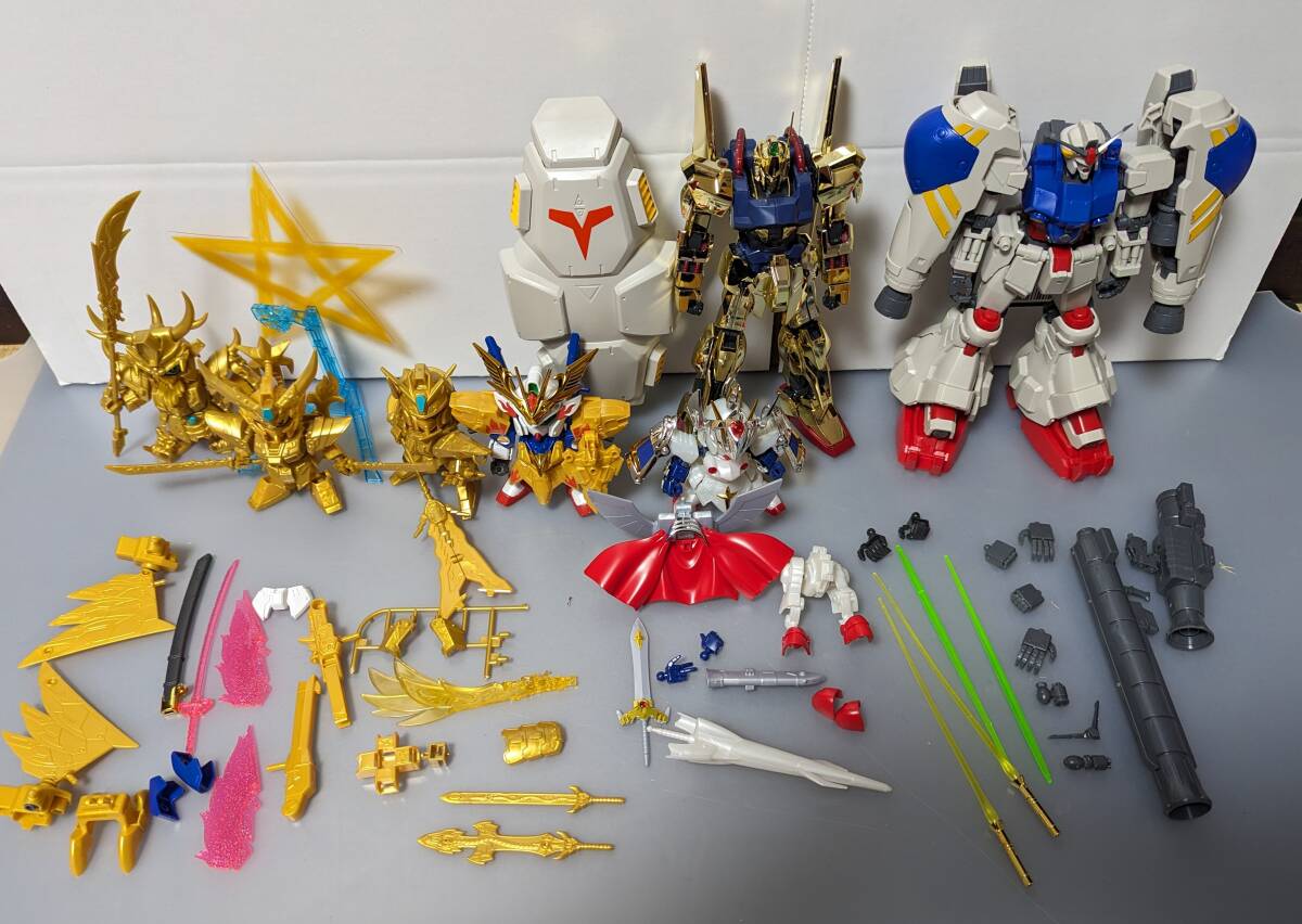 ( not yet constructed goods contains )PG Strike Gundam,HG GN arm z,MGgodo Gundam etc. Junk center. plastic model large amount set sale gun pra three country .