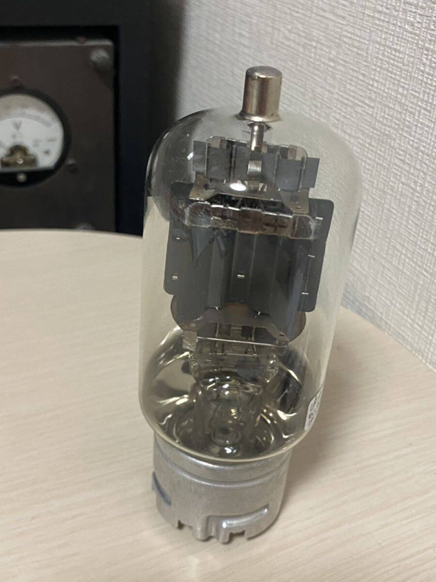 真空管 (独) Telefunken RV335 傍熱三極出力管 ソケット付 中古 極上品_画像3