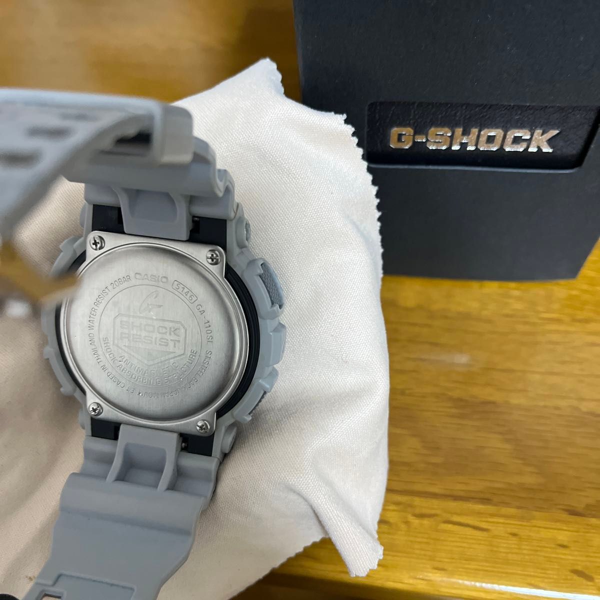 極美品です。CASIO G-SHOCK スラッーシュパターン・シリーズ GA-110SL。