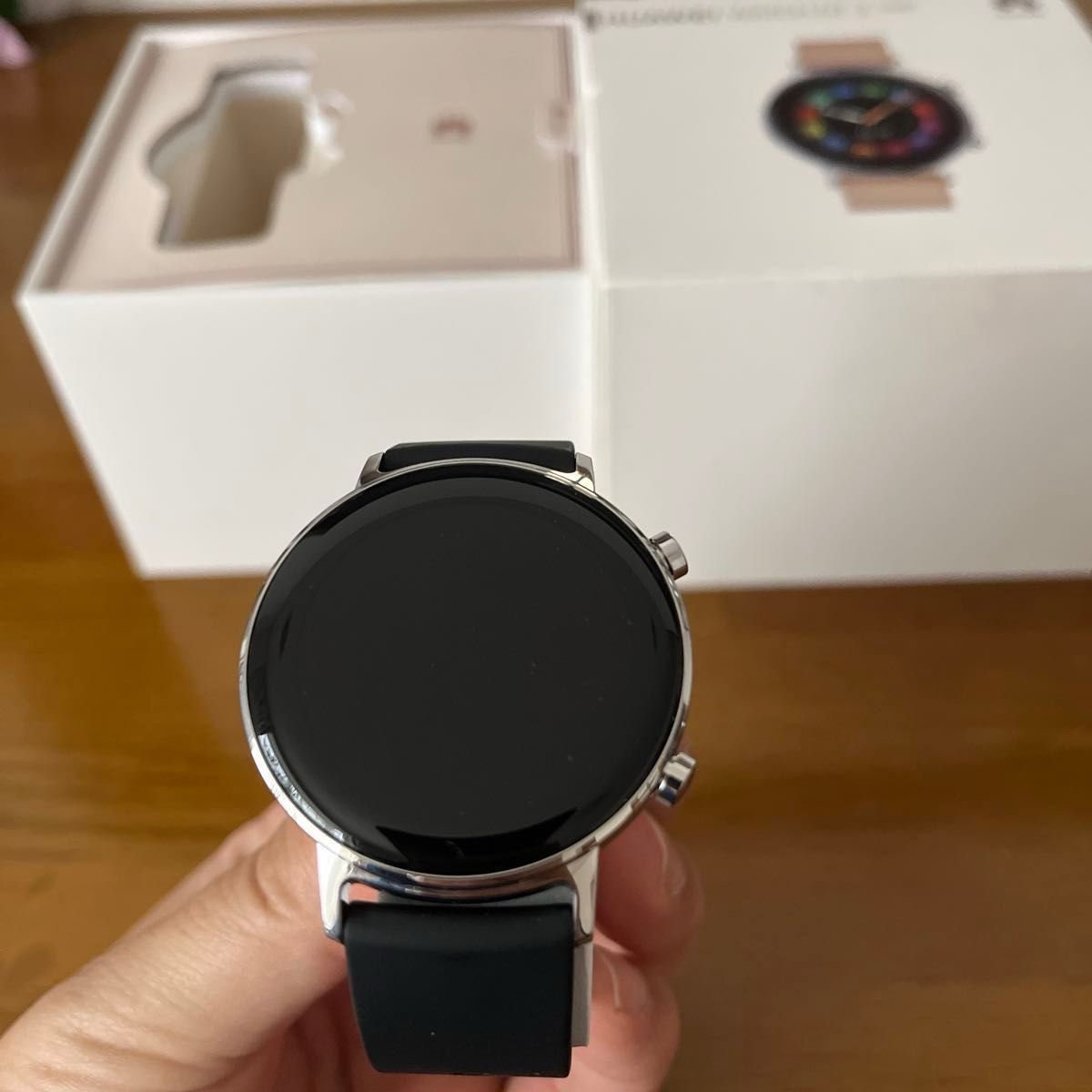 【新品 未使用品】HUAWEI WATCH GT2 42mm Classic グラベルベージュ、長期保管して電池が調子良くない。