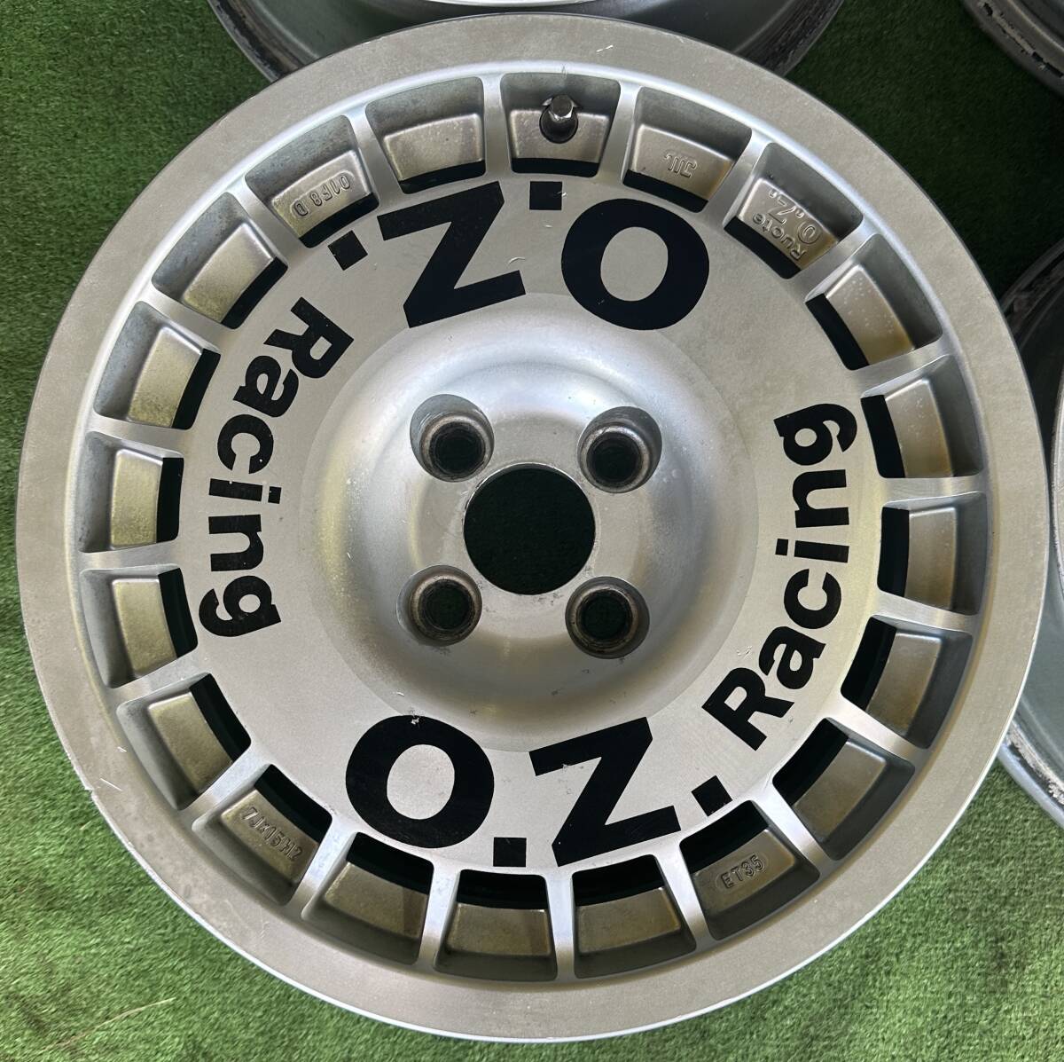 OZ Racing 15インチ 7J/オフセット35ピッチ 100-4H/ハブ63mm アルミホイール 4本セット_画像4