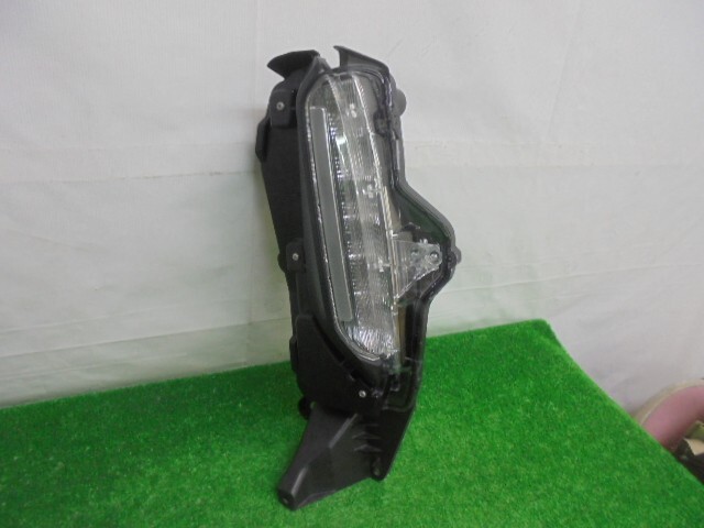 トヨタ／ヤリスクロス　MXPB10　左側バンパーランプのみ　LED　コイト52-328　No.830800【品番　81440-52050】_画像2