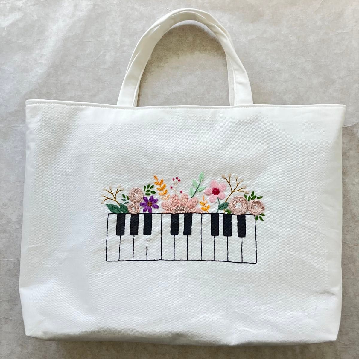 手刺繍入り ハンドメイド トートバッグ 【ピアノFlower】