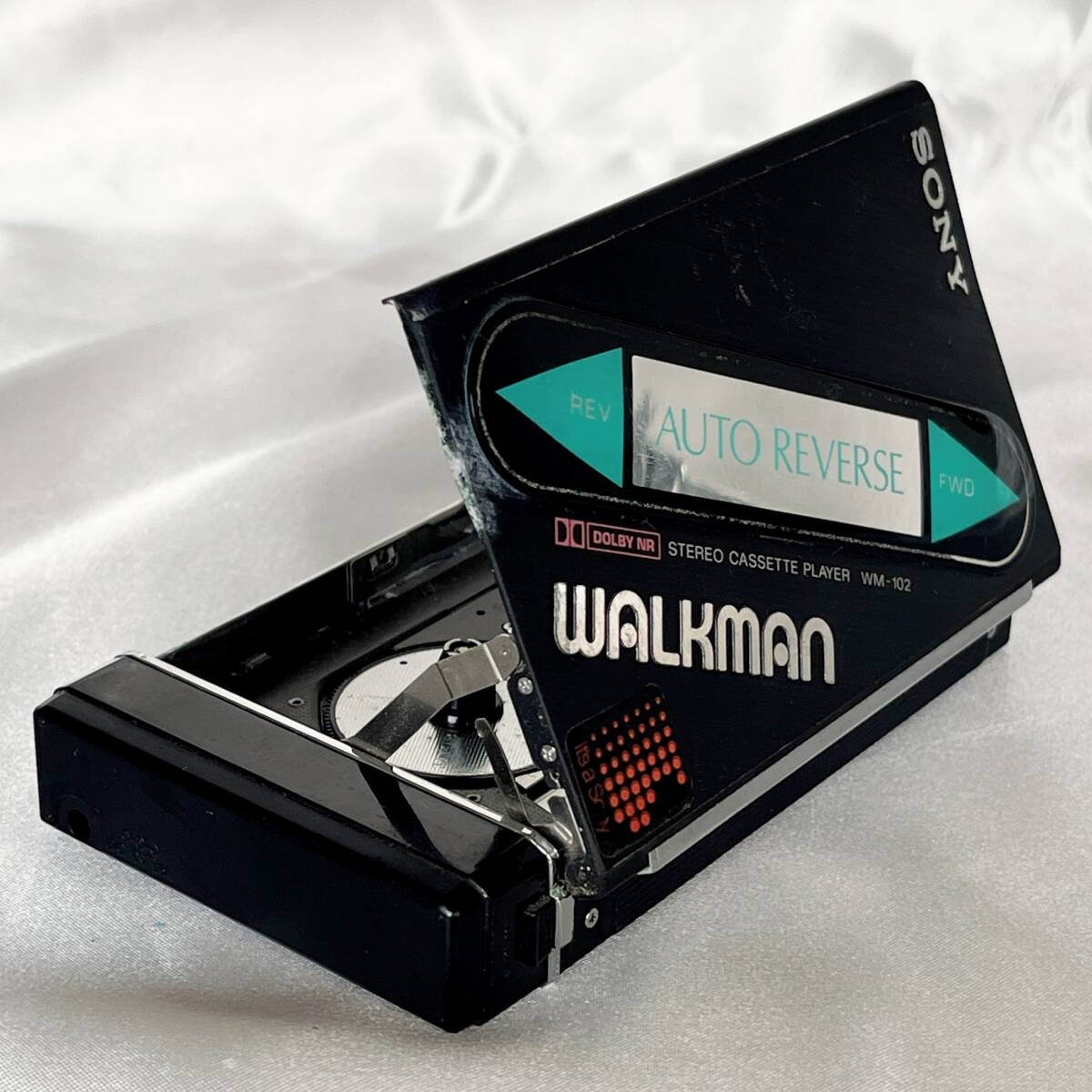 [ утиль ]SONY WM-102 батарейка box имеется кассетная магнитола Walkman Sony CASSETTE WALKMAN