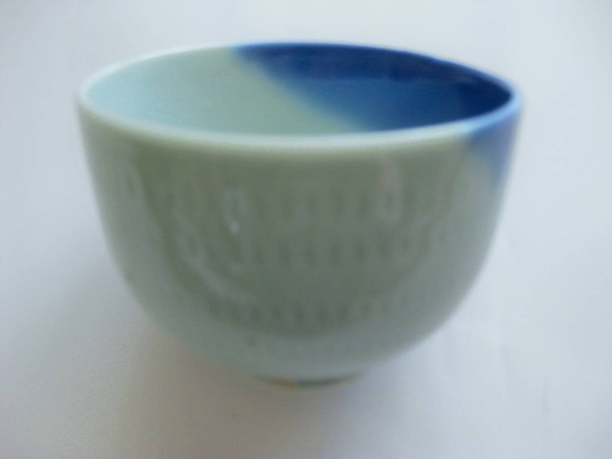 大正・昭和レトロ　茶碗蒸し 湯呑み茶碗　陶器　4個Set 　ブルーのグラデーション　どっしりと厚手の蓋付き茶碗_１個（蓋も含む）約330ｇ