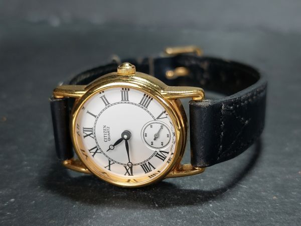 CITIZEN シチズン 2040-202414 アナログ クォーツ 腕時計 ホワイト文字盤 スモセコ ゴールド レザーベルト スモールサイズ 新品電池交換済の画像5