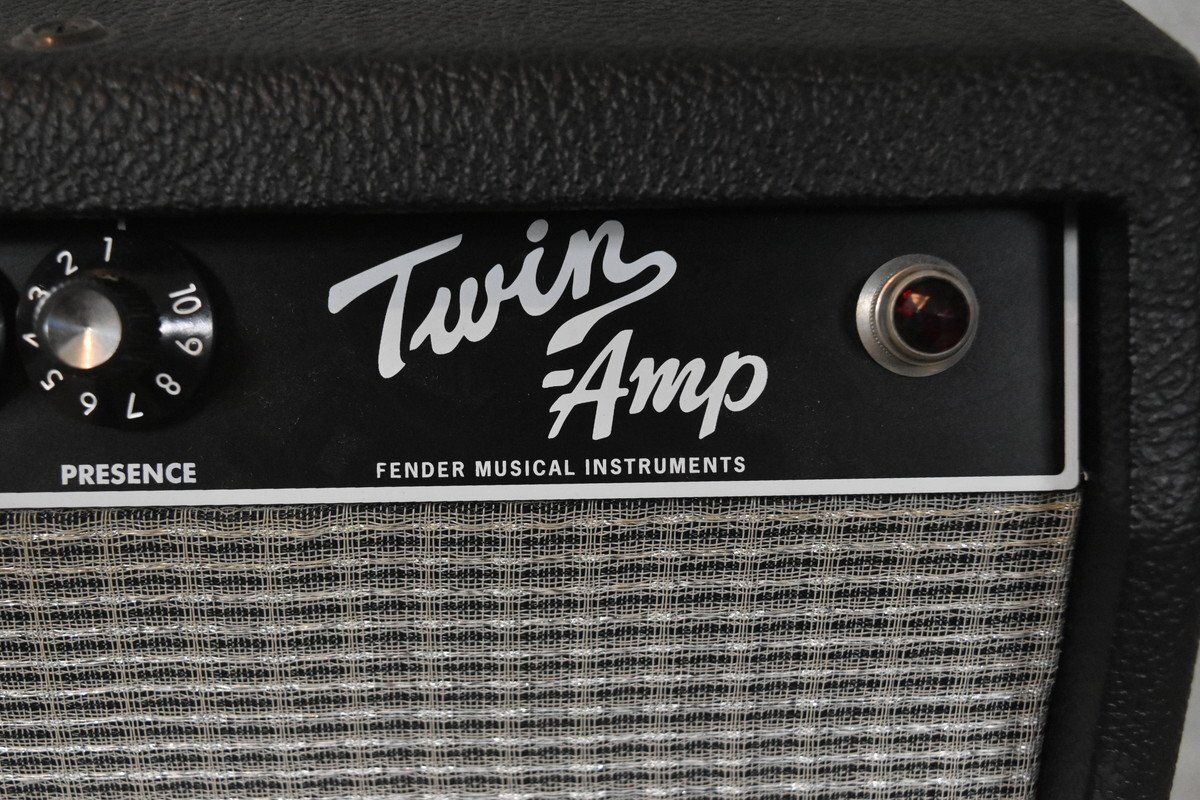 Fender крыло Twin-Amp комбоусилитель 
