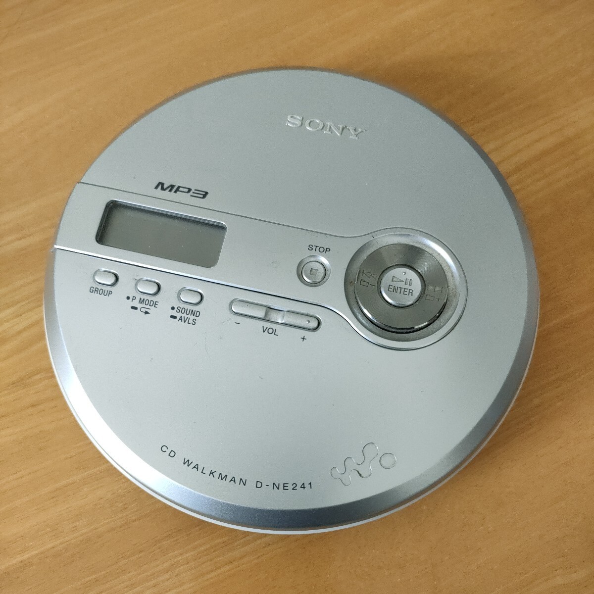 SONY CDウォークマン D-NE241 ポータブルCDプレーヤー MP3 対応　コンセント/ 乾電池併用 WALKMAN_画像1