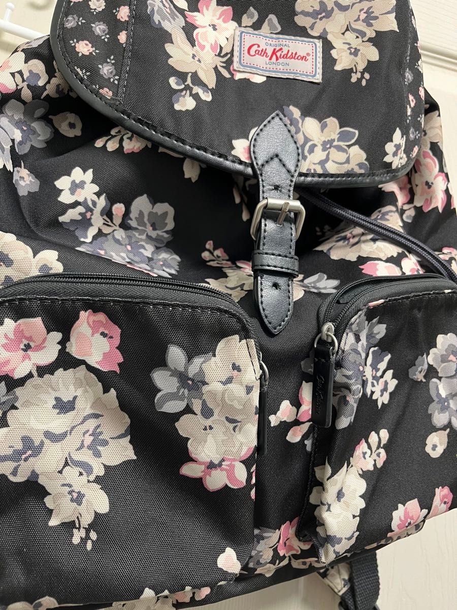 美品◆キャスキッドソン リュック 大きめ◆バッグ かばん 花柄 黒 ナイロン ローズ