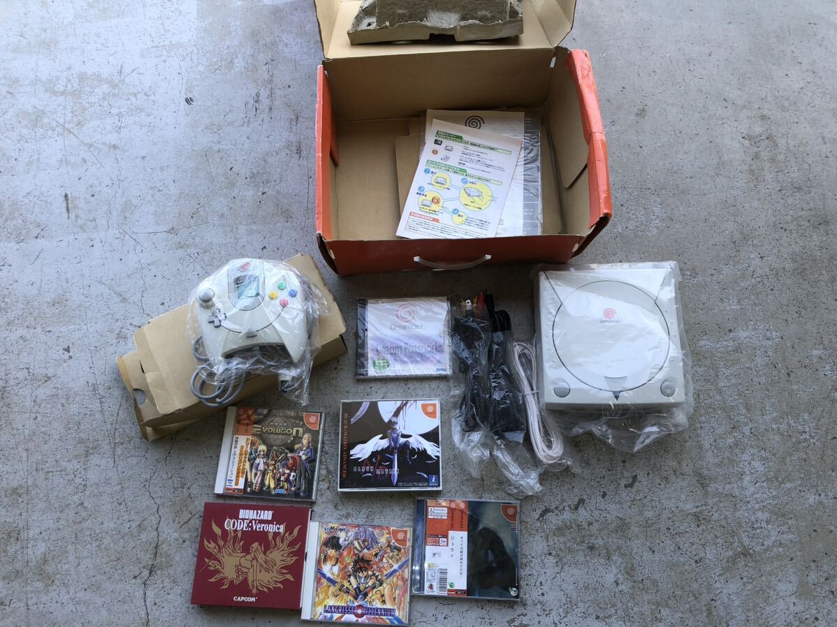 ◎新品未使用◎ドリームキャスト 本体SEGA セガ HKT3000 Dreamcast　おまけ付き_画像1