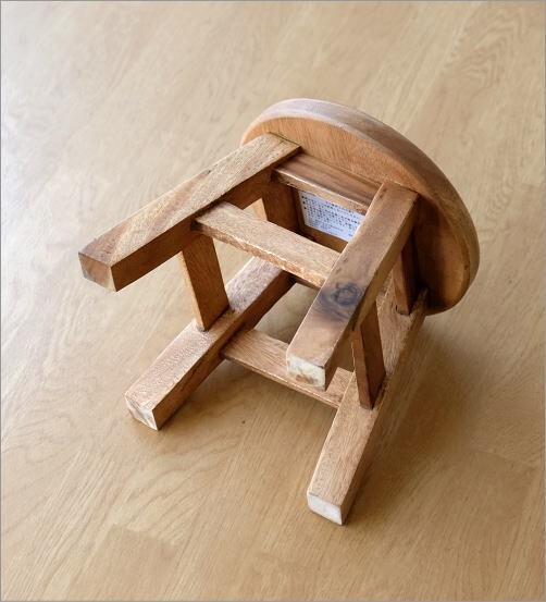 スツール 木製 子供 椅子 いす おしゃれ ミニスツール ウッド 丸椅子 子供用 無垢 花台 ミニテーブル 猫 子供椅子 スカーフ白ネコさん_画像5