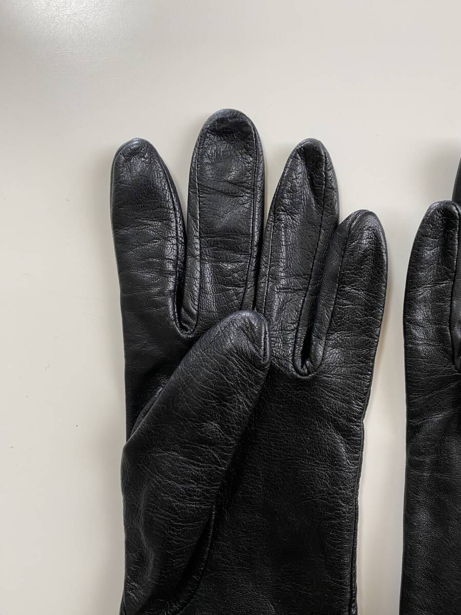 【美品】フルラ　FURLA レディース　レザーグローブ　ブラック　黒革手袋　サイズ20センチ　化繊裏地付き_画像4